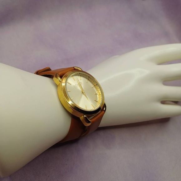 SO & CO New York NWOT genuine leather wrap watch - Working and has new battery main image 4